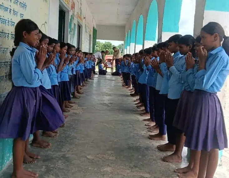 माउंटेन मैन दशरथ मांझी को पुण्यतिथि पर स्कूली बच्चों ने किया याद