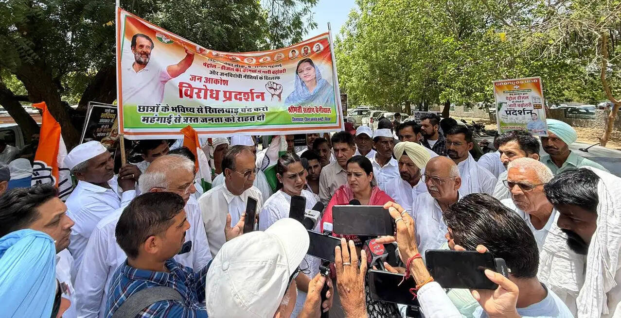 सिरसा: बढ़ती महंगाई व नीट परीक्षा रद्द होने पर भडक़ी कांग्रेस