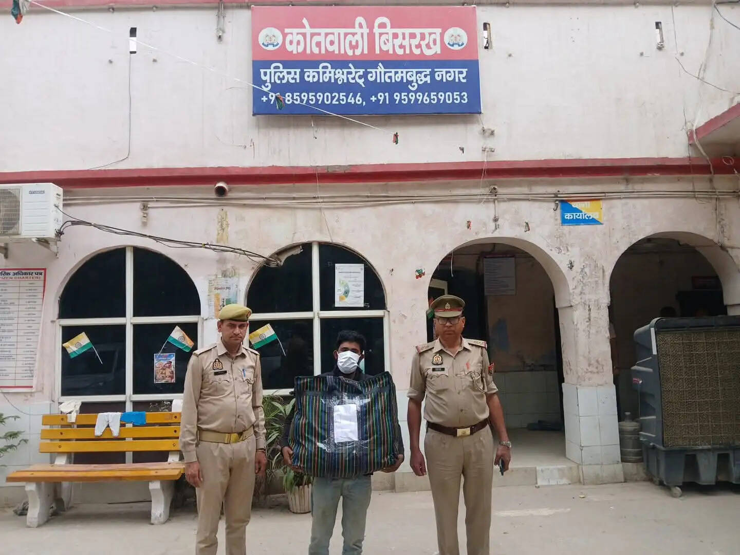 गांजा तस्कर गिरफ्तार, 20 किलाे गांजा बरामद