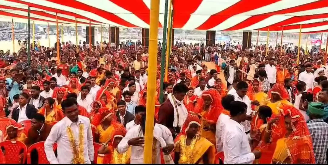 सामाजिक सरोकार की अनूठी पहल, 251 जोड़ों का हुआ सामूहिक विवाह