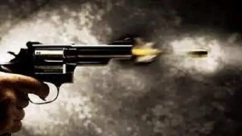 भोपाल में पीजी डॉक्टर ने पूर्व प्रेमिका पर की फायरिंग, कनपटी छूकर निकली गोली