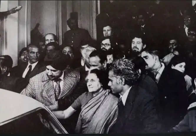 इतिहास के पन्नों में 04 अक्टूबर : गिरफ्तारी के 16 घंटे बाद पूर्व प्रधानमंत्री इंदिरा गांधी रिहा