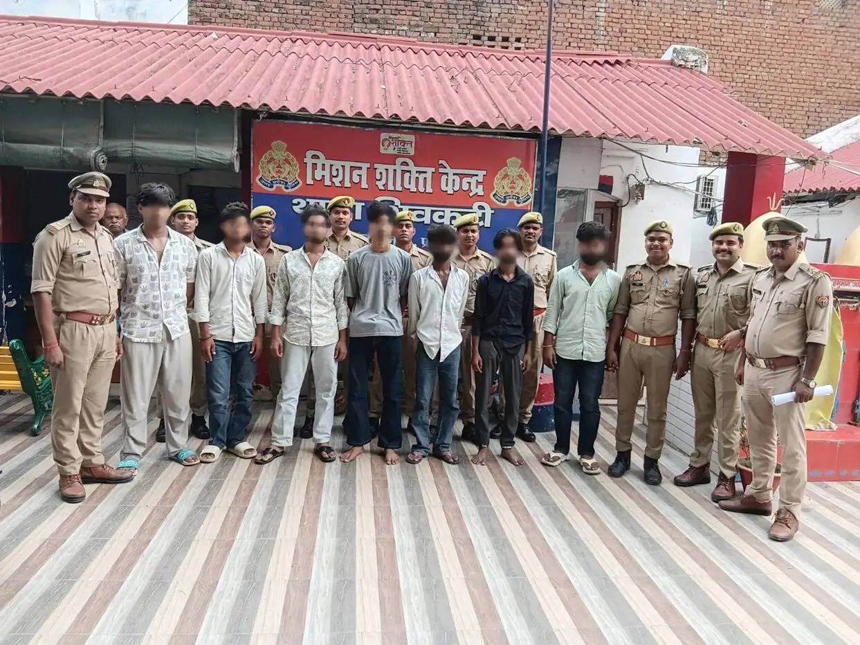 अवैध देशी बम के साथ सात वांछित गिरफ्तार
