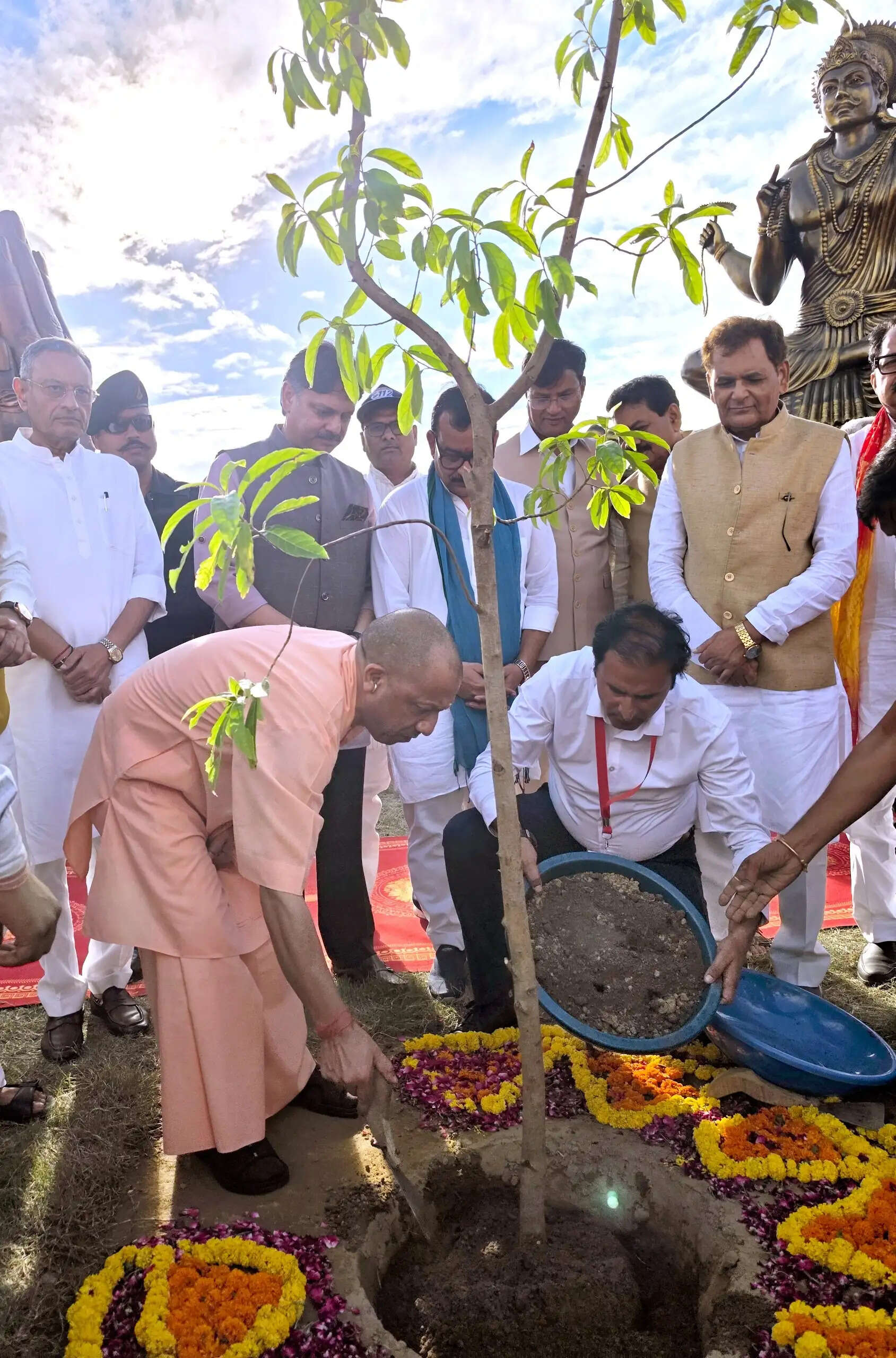 मुख्यमंत्री योगी ने एलडीए की वरुण विहार व नैमिष नगर योजनाओं का किया भूमिपूजन, लखनऊ में दस लाख लोगों को मिलेगा अपना घर