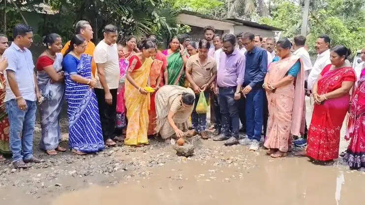 विधायक शिखा चटर्जी ने किया सड़क निर्माण कार्य का शिलान्यास