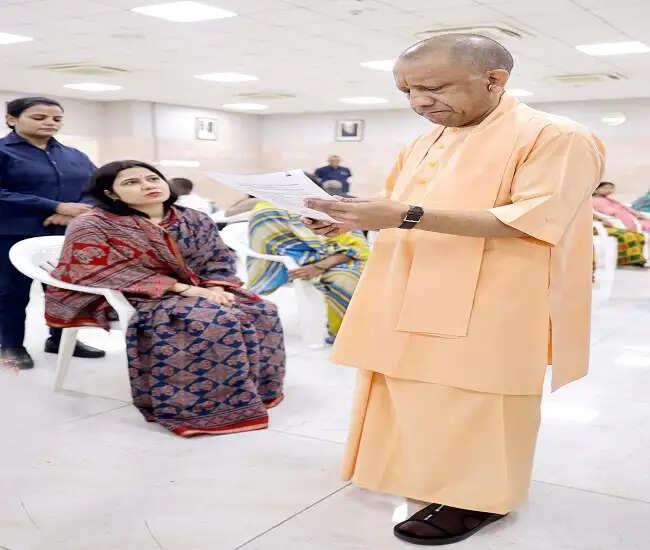 उचित समस्या को लेकर दूसरी बार फरियादी आए तो जवाबदेही तय : मुख्यमंत्री योगी
