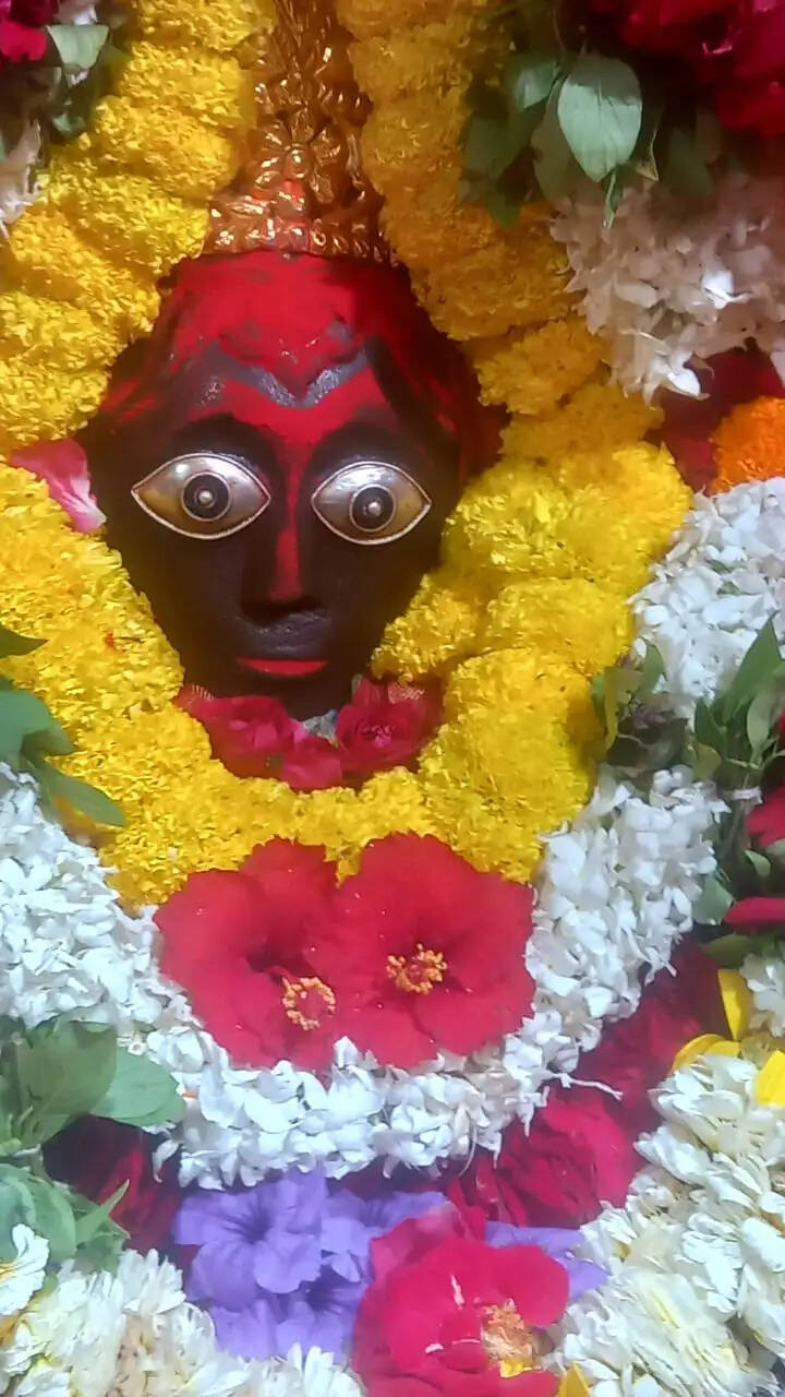 चैत्र नवरात्र : दुर्गा अष्टमी पर जौनपुर के मंदिरों में उमड़ा श्रद्धा का सैलाब