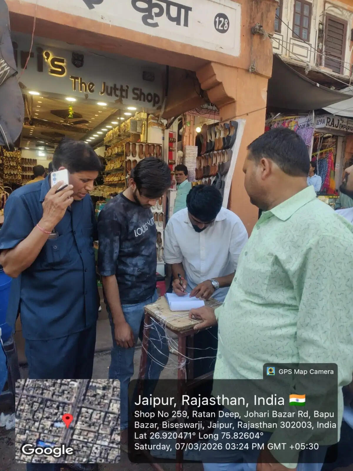 सड़कों पर कचरा डालने वालों पर निगम सख्त: एक दिन में 2.99 लाख का कैरिंग चार्ज वसूला