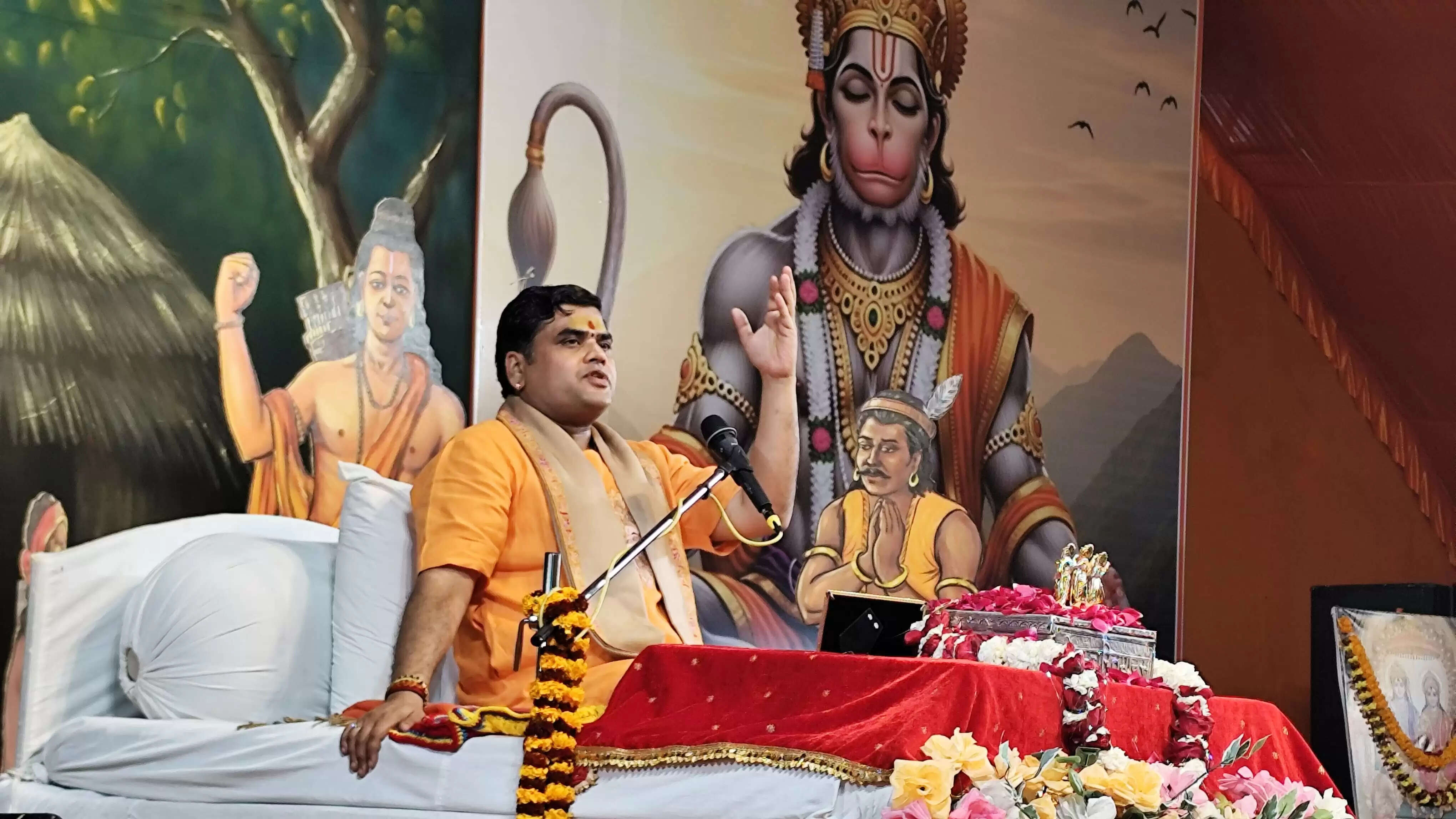 परमात्मा मनुष्य के दोष नहीं, उसके अच्छे कर्म और गुणों को देखता है&nbsp;:&nbsp;आचार्य&nbsp;शांतनु&nbsp;जी&nbsp;महाराज