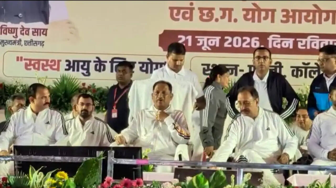 अंतरराष्ट्रीय योग दिवस पर सरगुजा में उमड़ा जनसैलाब, मुख्यमंत्री विष्णुदेव साय ने जनता के साथ किया योगाभ्यास