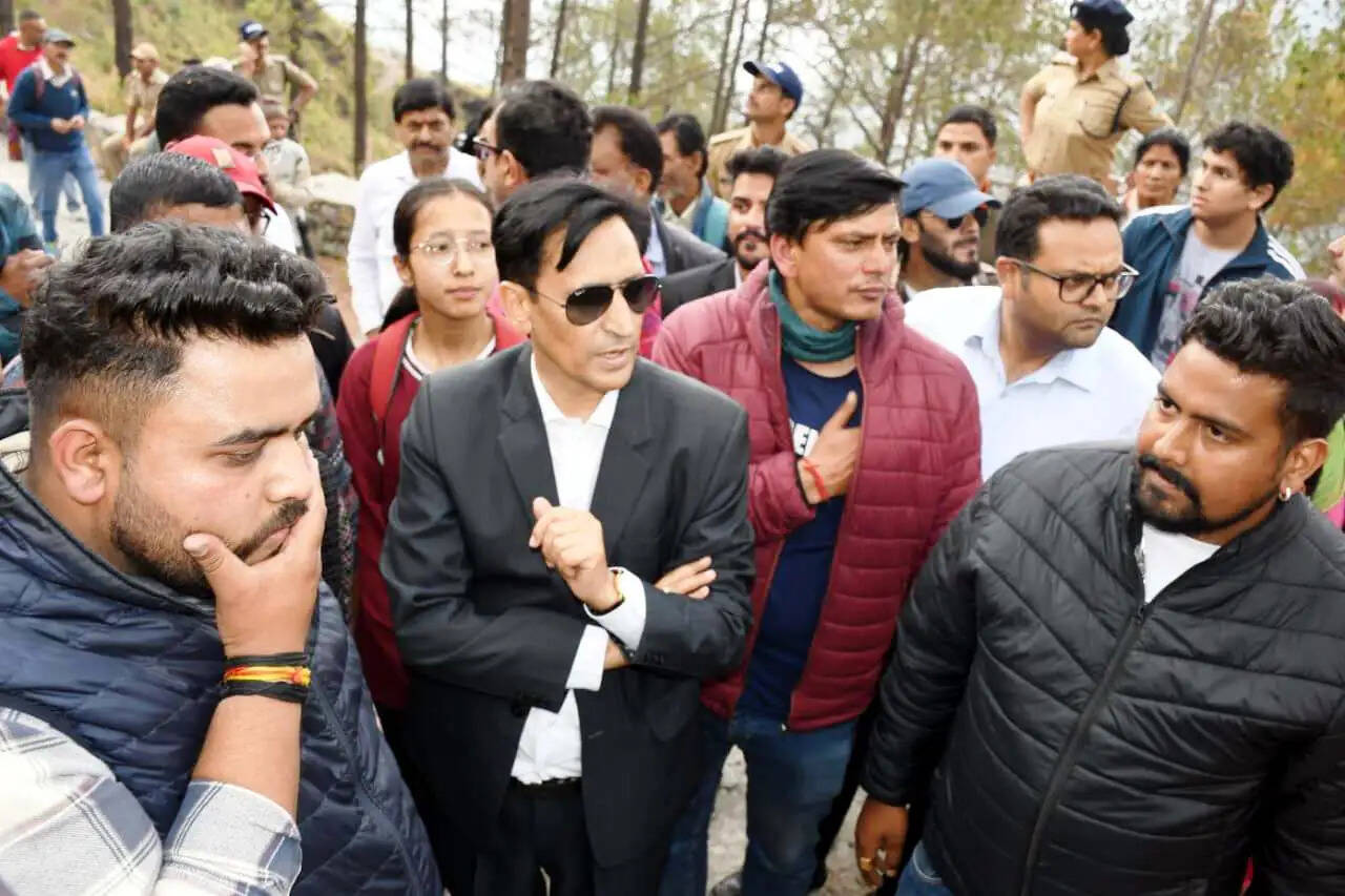 कृष्णापुर में भूस्खलन प्रभावित बोल्डर हटाने को विशेषज्ञ एजेंसी तैनात करने के निर्देश