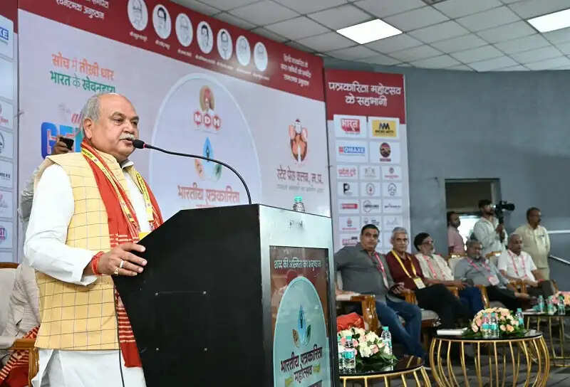 वर्तमान समय पीढ़ी के परिवर्तन की बेला, नए आयामों को स्वीकार कीजिए : नरेन्द्र सिंह तोमर