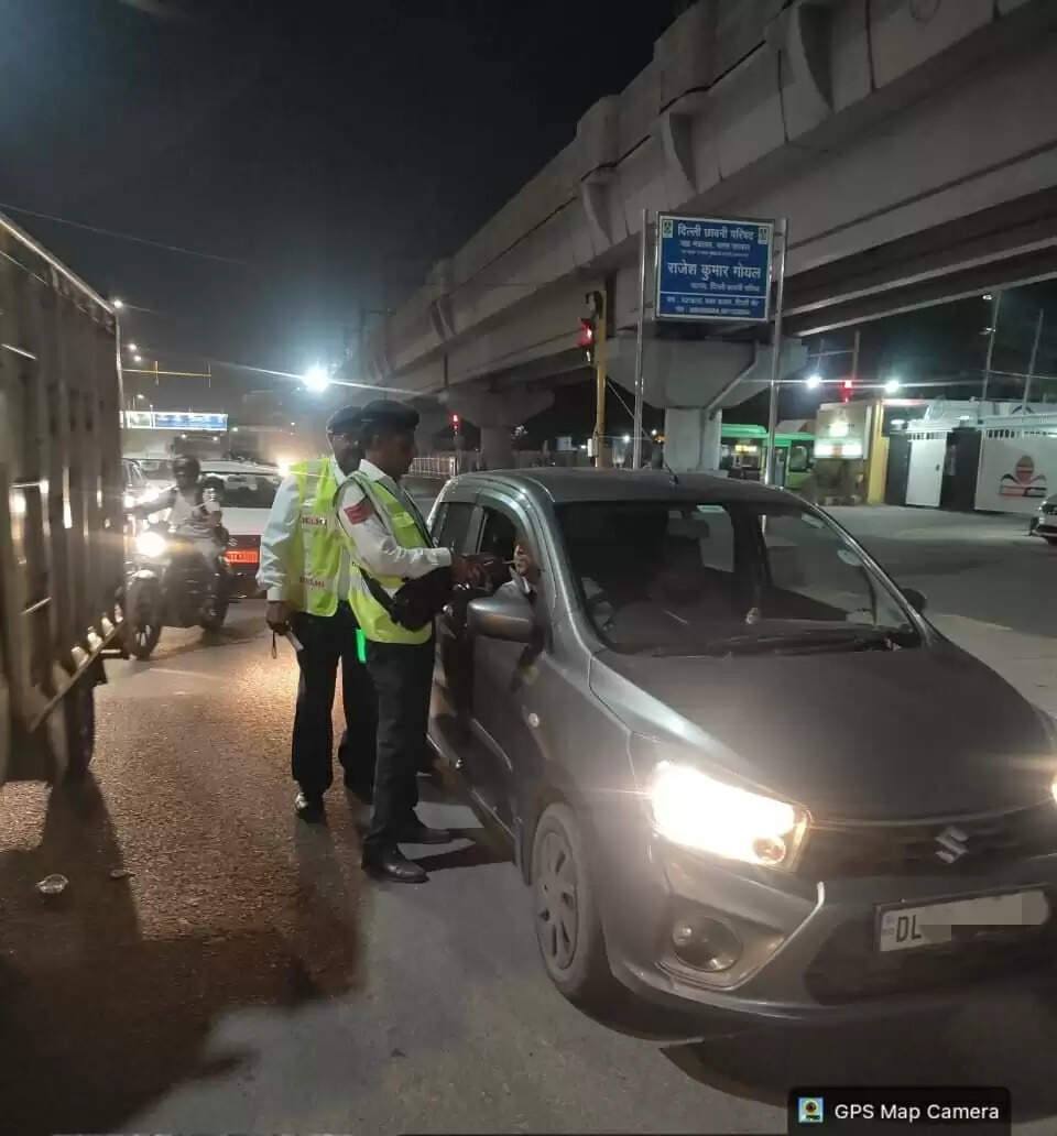 दिल्ली में नशे में ड्राइविंग पर सख्ती, एक रात में 269 चालकों के चालान; 38 वाहन जब्त