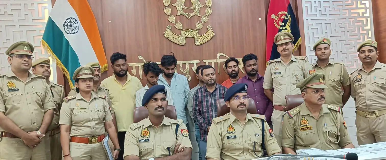 गोरखपुर में साइबर ठगी गिरोह के 7 सदस्य गिरफ्तार, लोगों के खातों से करते थे करोड़ाें का लेनदेन