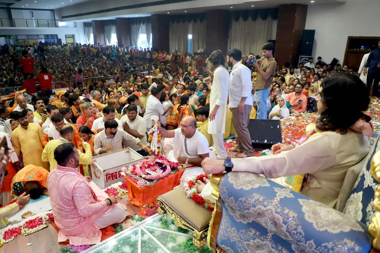 युवा संस्कार बचायें, तभी बचेगी संस्कृति: देवकीनंदन महाराज