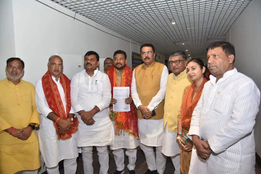 बांकीपुर विधानसभा उपचुनाव: भाजपा के उम्मीदवार अभिषेक कुमार ने किया नामांकन