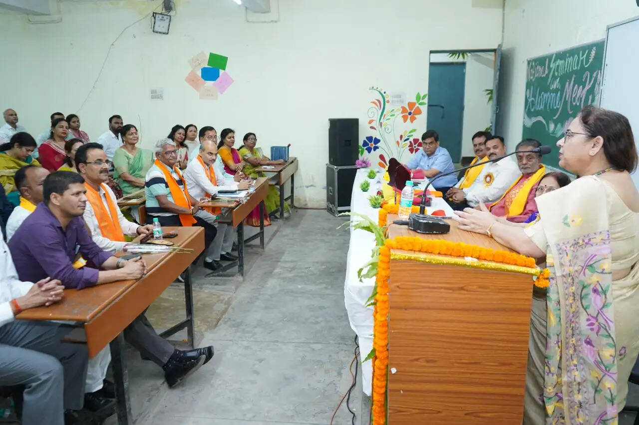 भारतीय शिक्षा को सूचना नहीं, बल्कि ज्ञान का केंद्र बनाना होगा : प्रो. राजशरण शाही