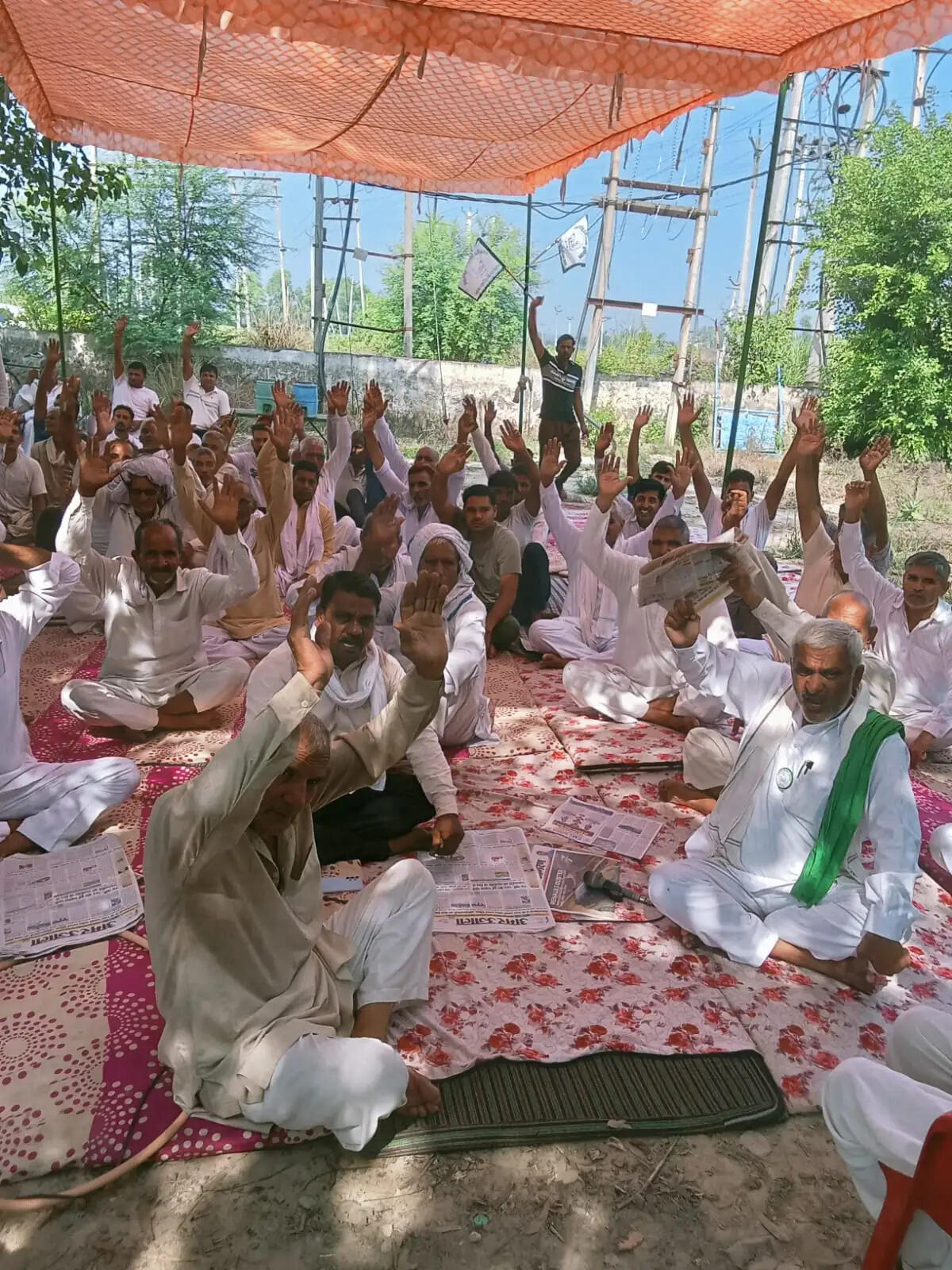 जींद : बिजली घर में अधिवक्ता के साथ मारपीट करने पर ग्रामीण व बिजलीकर्मी आमने-सामने