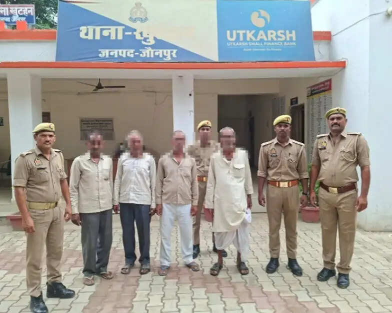 हत्या के मुकदमे में वांछित चार आरोपित गिरफ्तार