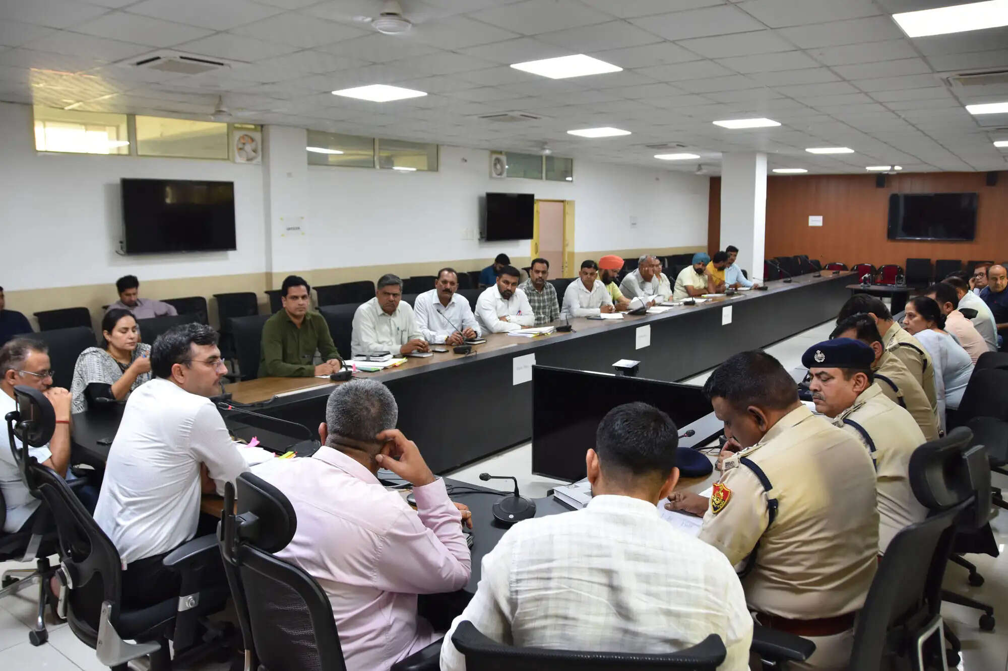 कैथल: जिला को नशा मुक्त बनाने के लिए सभी विभाग मिलकर करें काम: एडीसी सुशील कुमार