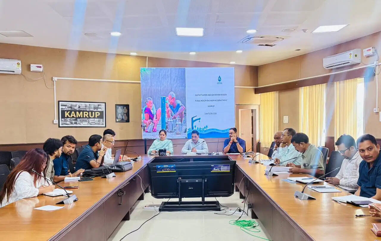 जिला आयुक्त ने की कामरूप में जल एवं स्वच्छता मिशन की प्रगति की समीक्षा