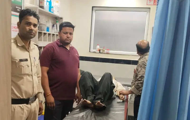 भोपालः डायल 112 के जवानों ने बेहोशी की हालत में मिले बुजुर्ग को समय पर पहुँचाया अस्पताल