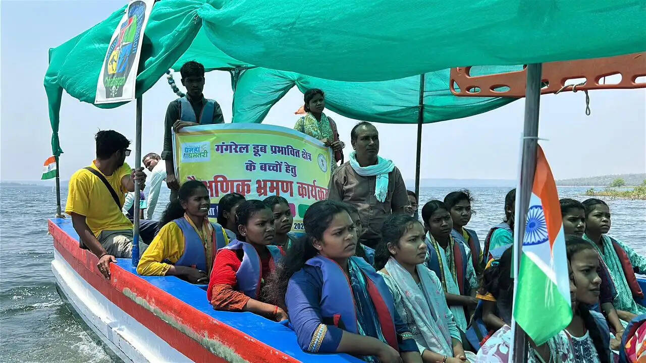 डुबान क्षेत्र के बच्चों को मिला नया आसमान, शैक्षणिक भ्रमण बना यादगार अनुभव