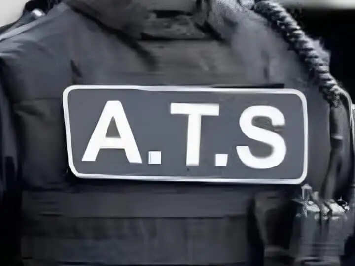 वाराणसी में एटीएस की छापेमारी : बाल रोग विशेषज्ञ के घर जांच, टेरर फंडिंग का शक