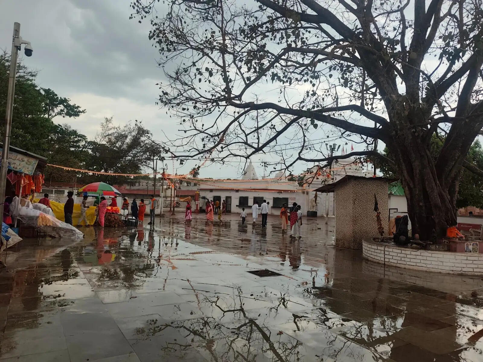 अनूपपुर: एक दिन में मौसम के तीन रंग, दोपहर तेज धूप, बूंदाबांदी के बाद शाम को छाए बादल
