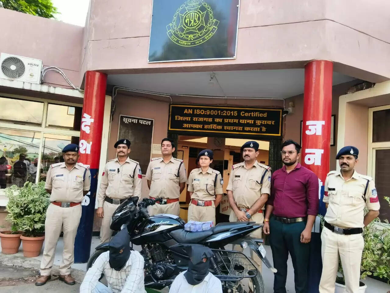 राजगढ़ः बुजुर्ग से धोखाधड़ी कर ठगी करने वाले आरोपित पकड़ाए, 50 हजार नकद बरामद