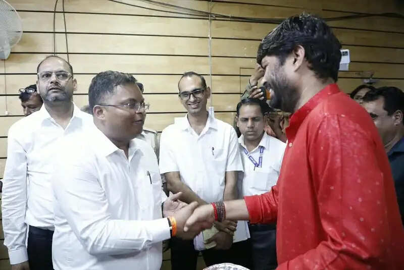 इंदौरः जनसुनवाई में किसी को शिक्षा, किसी को इलाज, आवास और रोजगार के लिए मिली सहायता