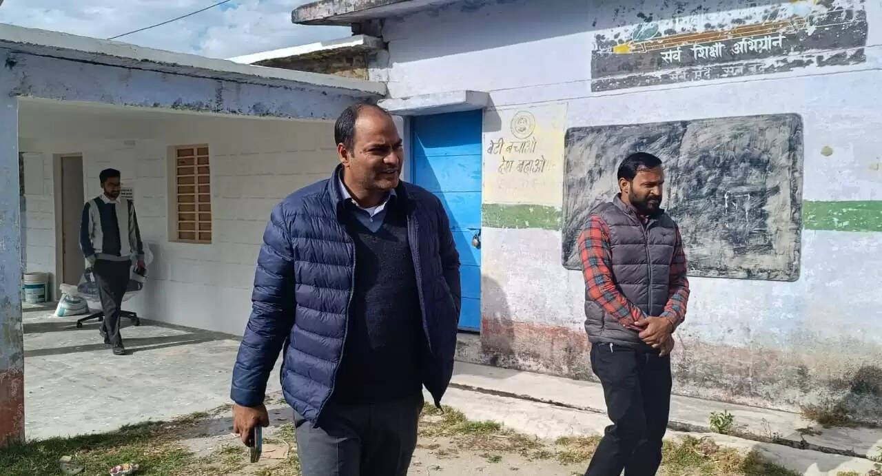 ग्रामीण विद्यार्थियों के लिए विकसित हो रहा आधुनिक लाइब्रेरी भवन, डीएम ने लिया निर्माण का जायजा