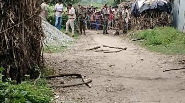 ‘गेंद’ समझकर बम से खेलने लगे बच्चे, विस्फोट में चार घायल