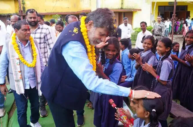 विकासखण्डस्तरीय शाला प्रवेश उत्सव में भाजपा प्रदेश अध्यक्ष किरण देव हुए शामिल