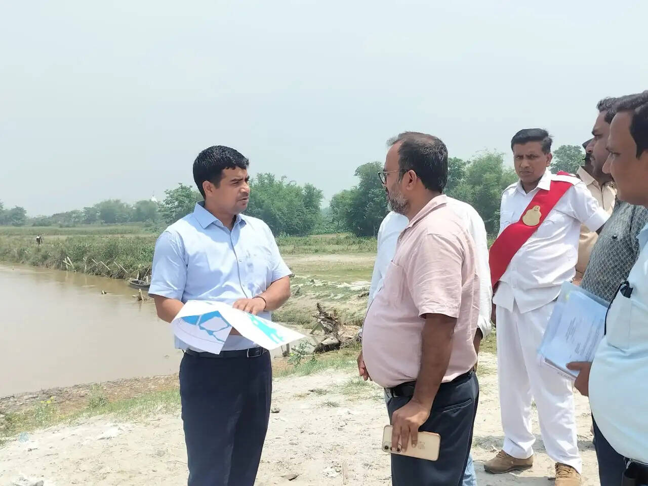 कोसी तटबंध के कटाव निरोधक कार्यों का डीएम सावन कुमार ने किया निरीक्षण