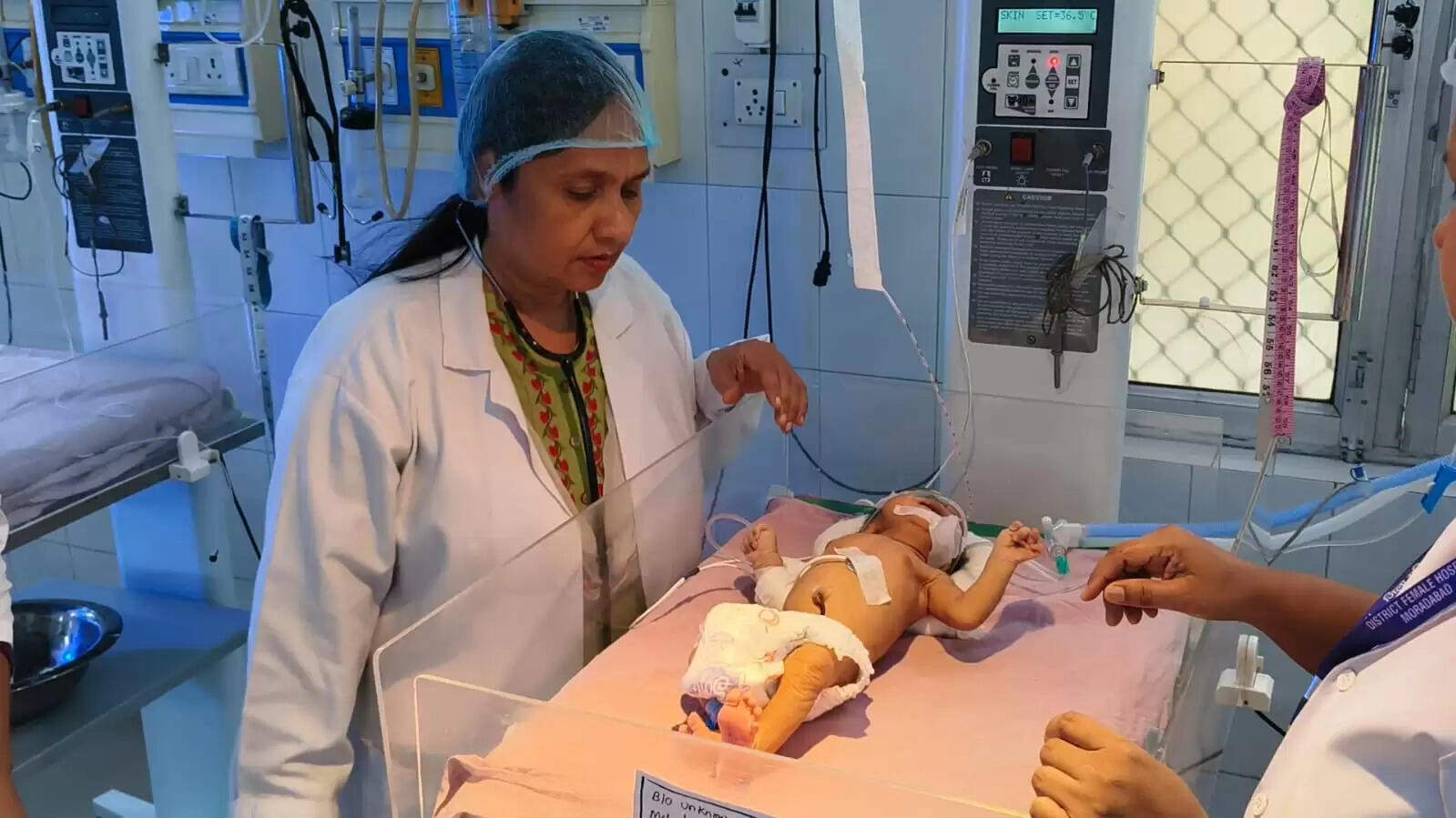 चलती ट्रेन में टीटीई को बंद बैग में मिला नवजात