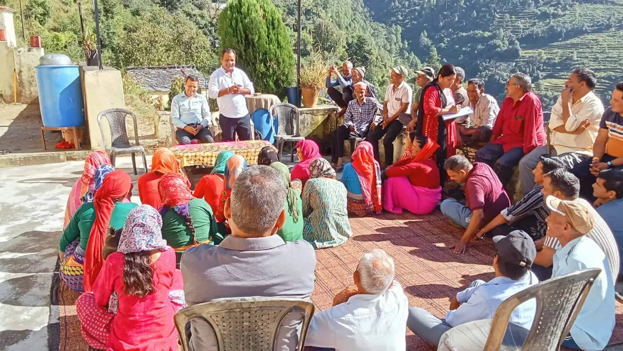वित्तीय साक्षरता शिविर में बैंकिंग योजनाओं और साइबर सुरक्षा की जानकारी दी
