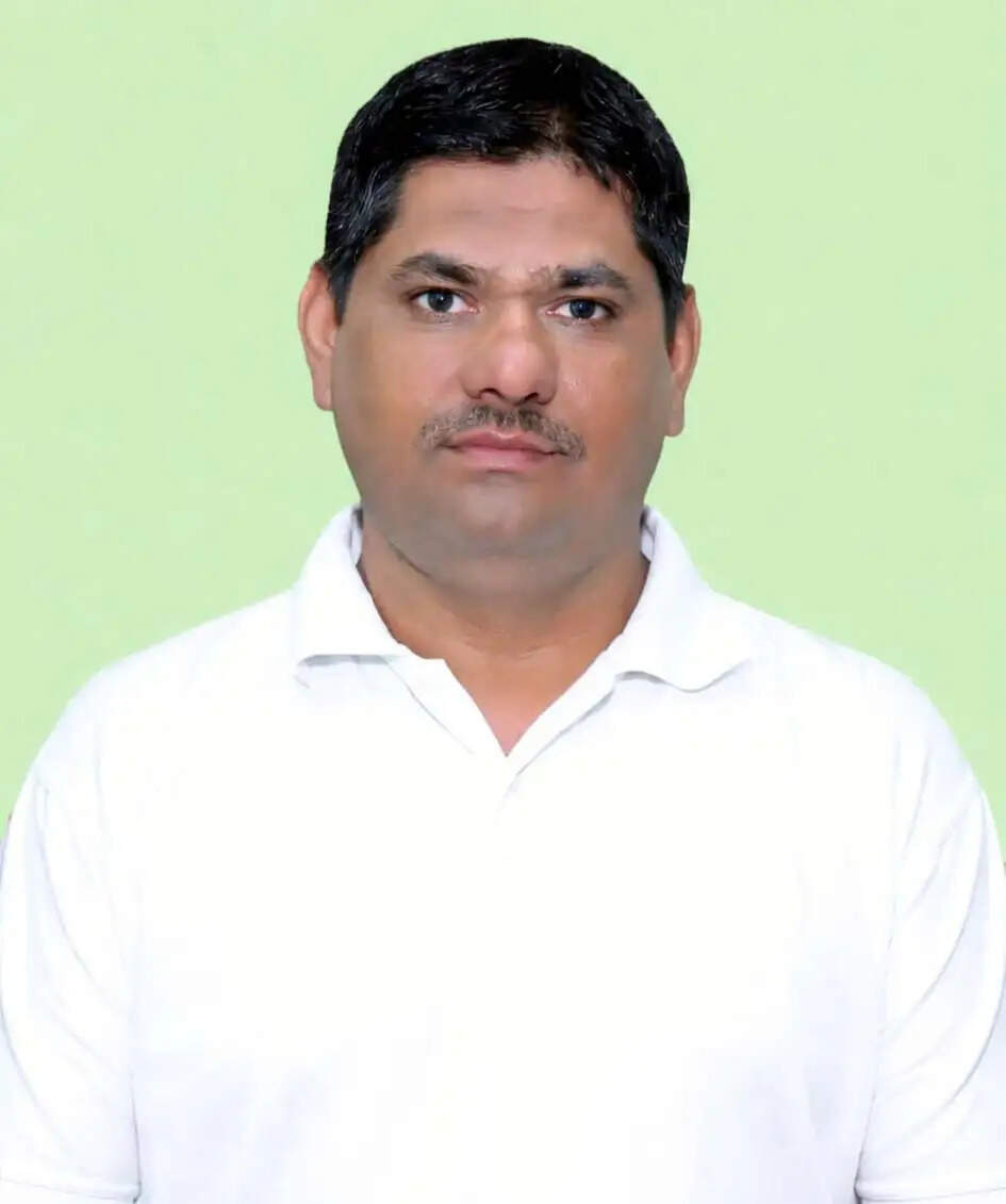 हिसार : आम आदमी की कमर तोड़ने में लगी भाजपा सरकार : वीरेन्द्र नरवाल