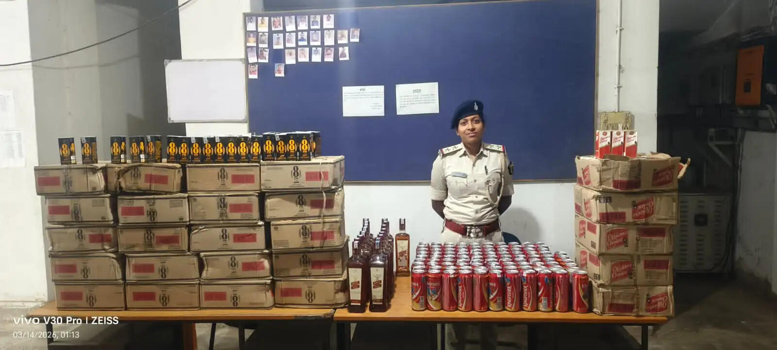 भारी मात्रा में शराब व बाइक जब्त, पुलिस ने नौतन&nbsp;में की कार्रवाई