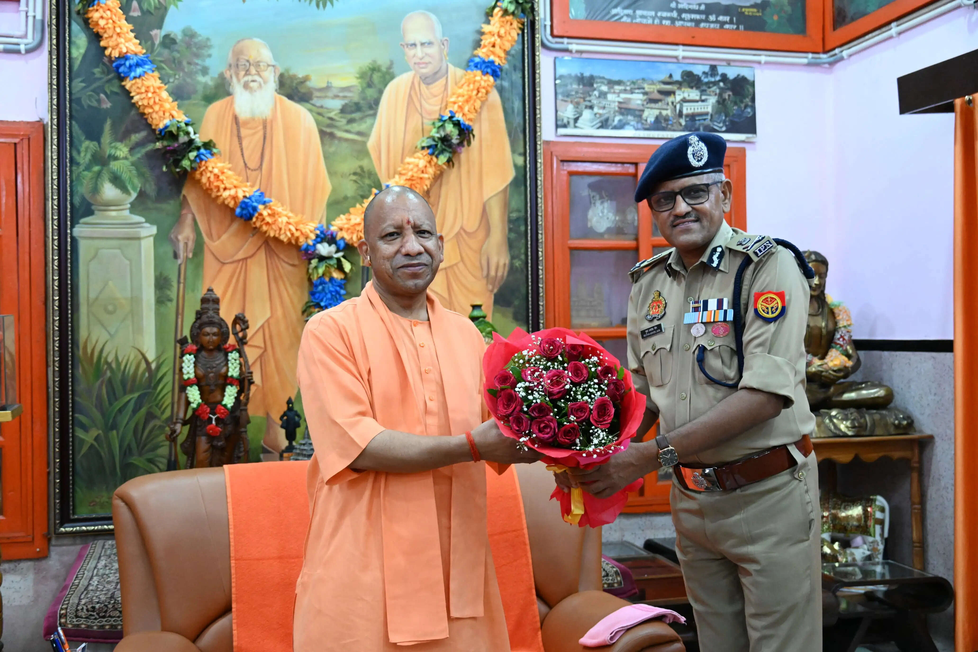 डीजी बनने के बाद एडीजी जोन गोरखपुर अशोक मुथा जैन ने सीएम योगी से की शिष्टाचार भेंट