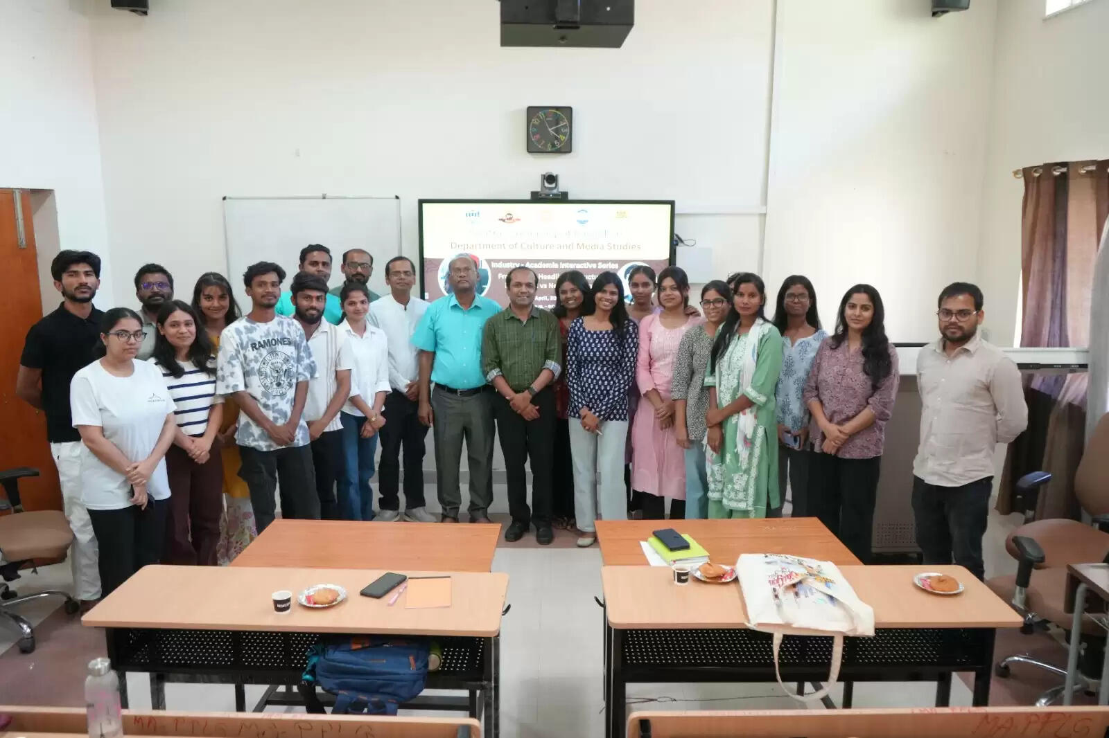 विज्ञान और समाज के बीच सेतु है पत्रकारिता : डॉ. अनुभा जैन