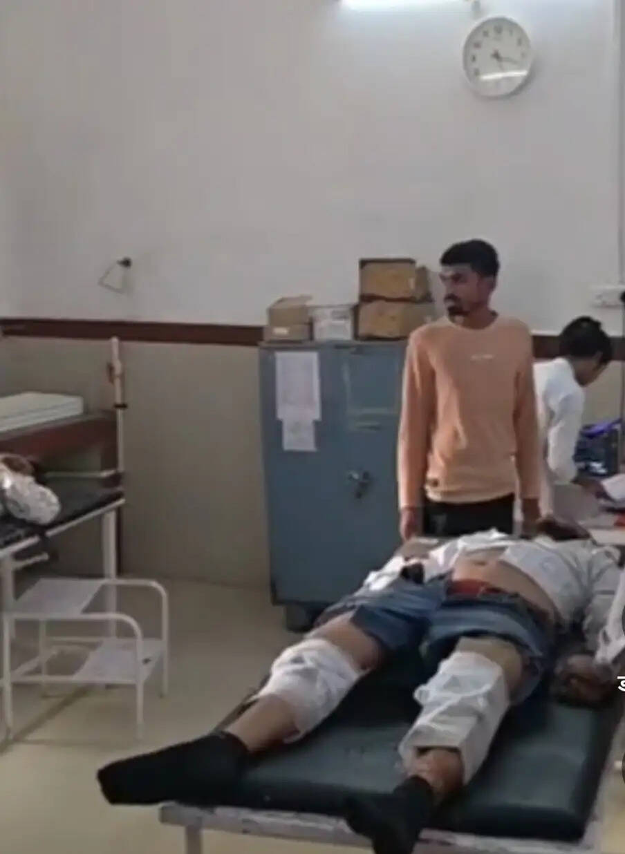 राजगढ़ःदो कारों की आमने-सामने से भिड़ंत,पांच गंभीर घायल