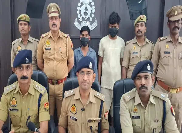 लखनऊ में अंतरजनपदीय गांजा तस्कर गिरोह के दो अपराेपित गिरफ्तार