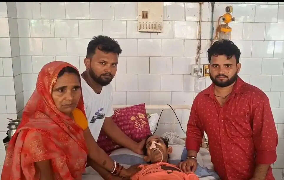 जमीन विवाद में पिता-पुत्र पर हमला, पिता की हालत गंभीर, एक गिरफ्तार