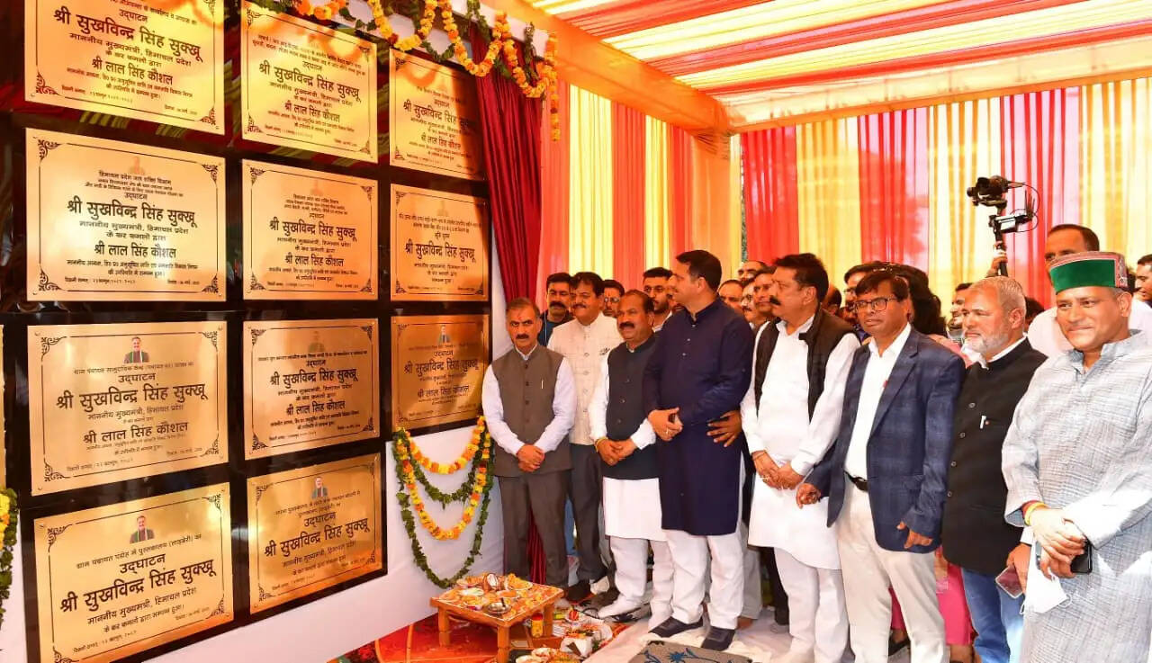 मुख्यमंत्री ने मंडी के दयारगी में 60 करोड़ रुपए की 14 परियोजनाएं की लोगों को समर्पित