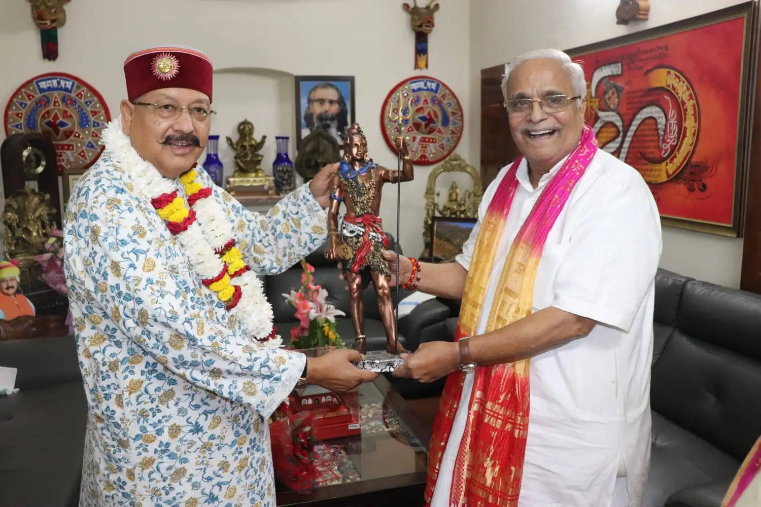 संघ के पूर्व सरकार्यवाह भैय्याजी जोशी ने दी कैबिनेट मंत्री महाराज को जन्मदिवस की शुभकामनाएं