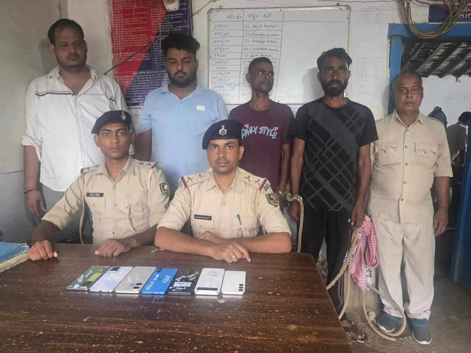 सारण में 5200 लीटर से अधिक विदेशी शराब के साथ चार गिरफ्तार
