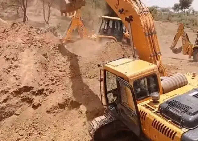 मप्र के पन्ना में कुआं धंसने से मलबे में दबे पांच मजदूर, दो के शव बरामद