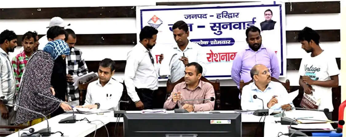 जनसुनवाई में 16 शिकायतें दर्ज, नौ का मौके पर समाधान