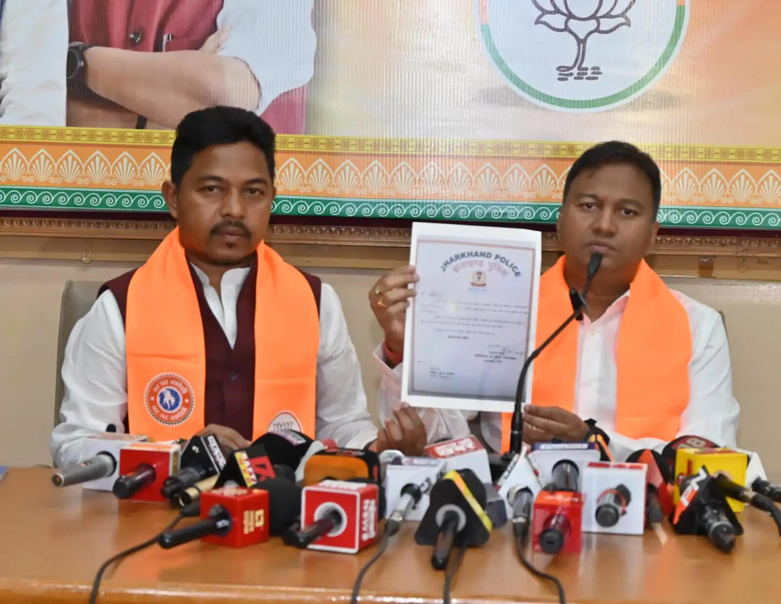 बोकारो-हजारीबाग ट्रेजरी घोटाले को लेकर भाजपा ने हेमंत सरकार पर बोला हमला, जांच की मांग